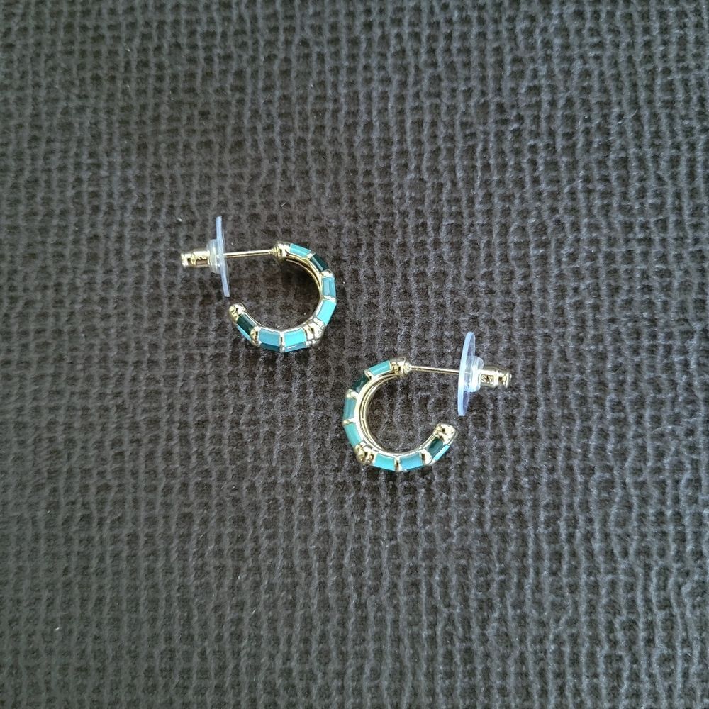 Kendra Scott "Essie" Gold💛 and Sea🌊 Green💚 Mix Huggie🤗 Earrings - NWT - Picture 4 of 16